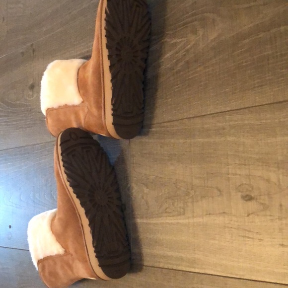 Like new fur baby swank Uggs ❤️❤️ - Picture 5 of 7